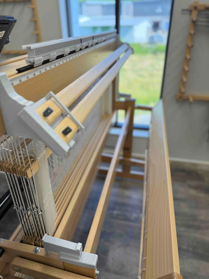 LoftyFiber Helping Hands am Louet Octado - Seitenansicht