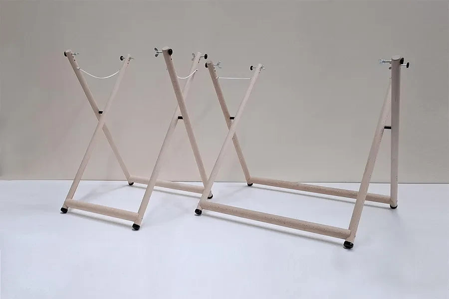 Aufgebauter Lojan Flex Ständer für ergonomisches Weben