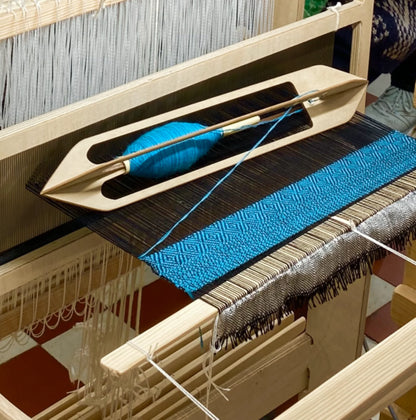 PLUMA-Schnellschütze auf dem Webstuhl – Hand- und Schnellschütze beim Weben